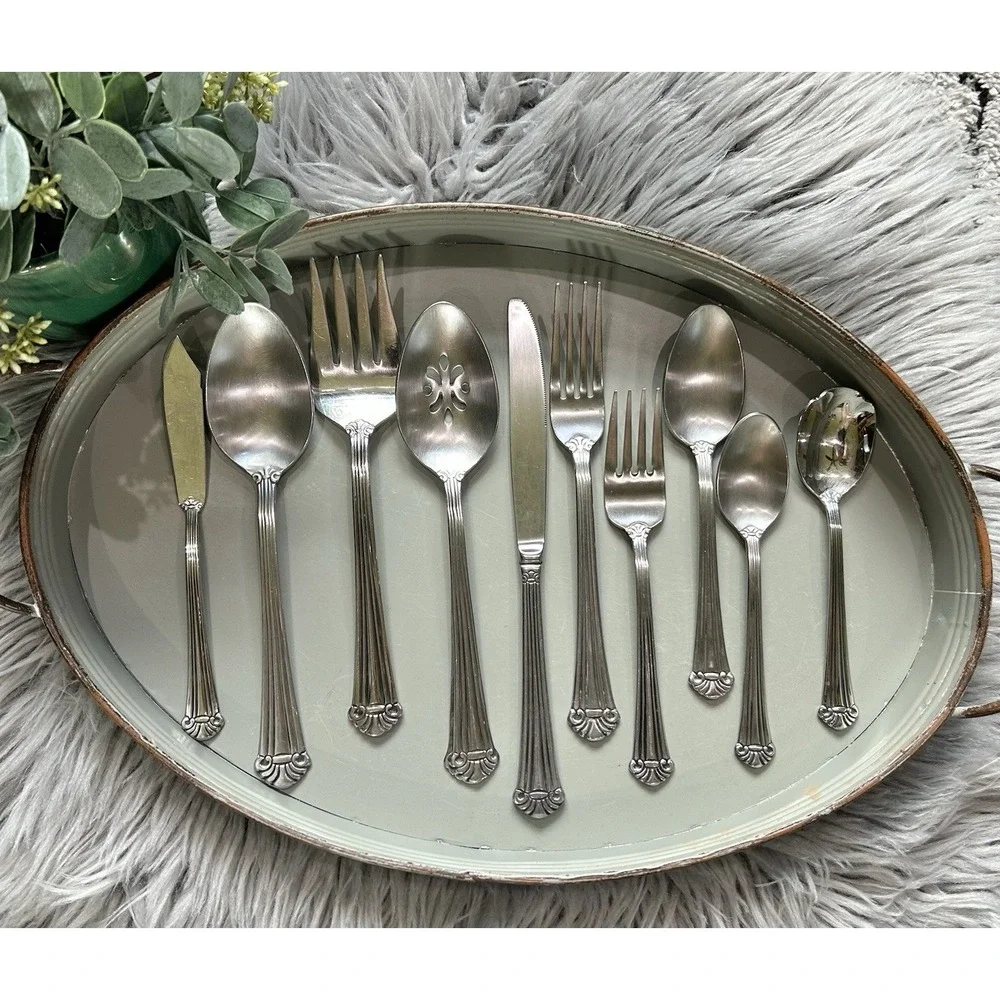Oneida Baltimore 27 Piece Set 18/10 Stainless Steel **See Description For Counts